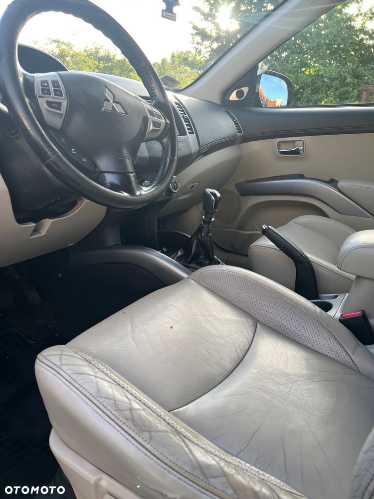 Mitsubishi Outlander 2.0 DID Instyle NAVI - 12