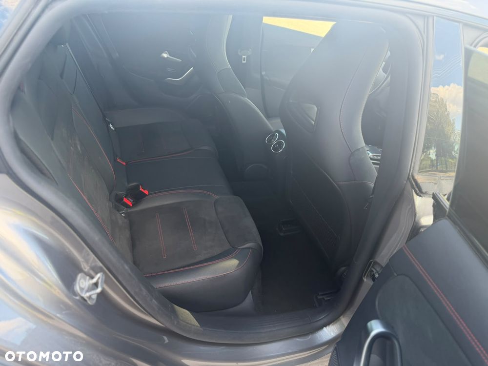 Mercedes-Benz CLA 250 e 8G-DCT AMG Line - 12