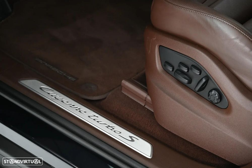 Porsche Cayenne Turbo S E-Hybrid - 27