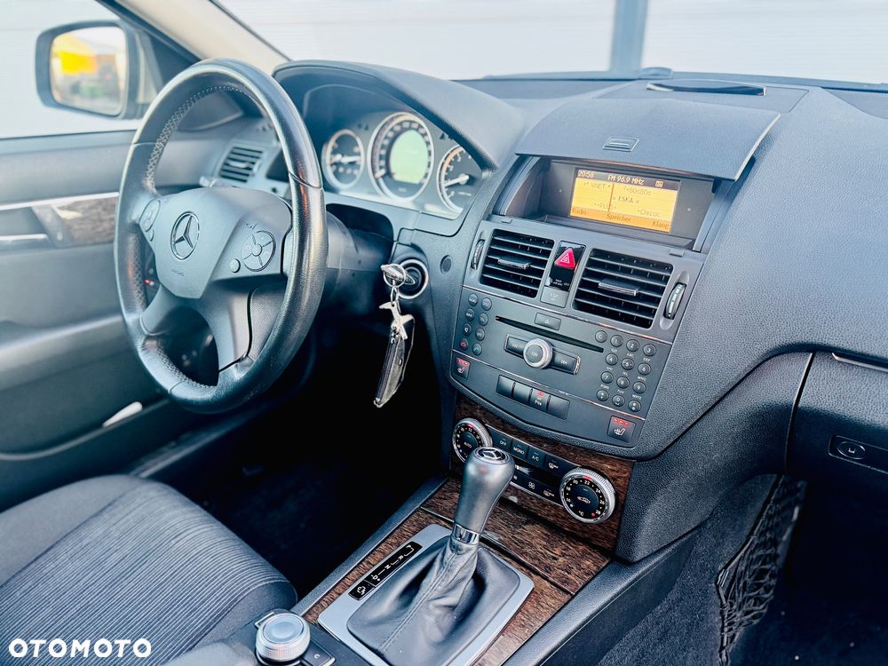 Mercedes-Benz Klasa C 180 T Kompressor Automatik Elegance - 23