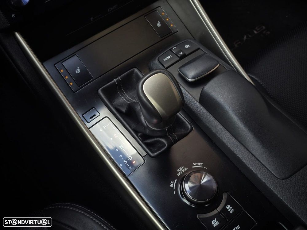 Lexus IS 300H Executive+ - 19