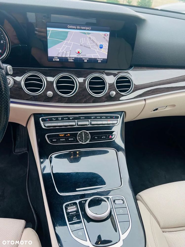 Mercedes-Benz Klasa E 220 d 9G-TRONIC - 11