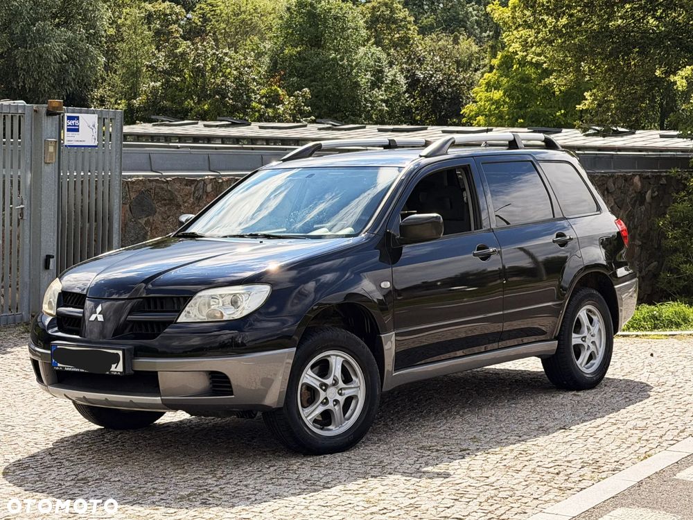 Mitsubishi Outlander - 2