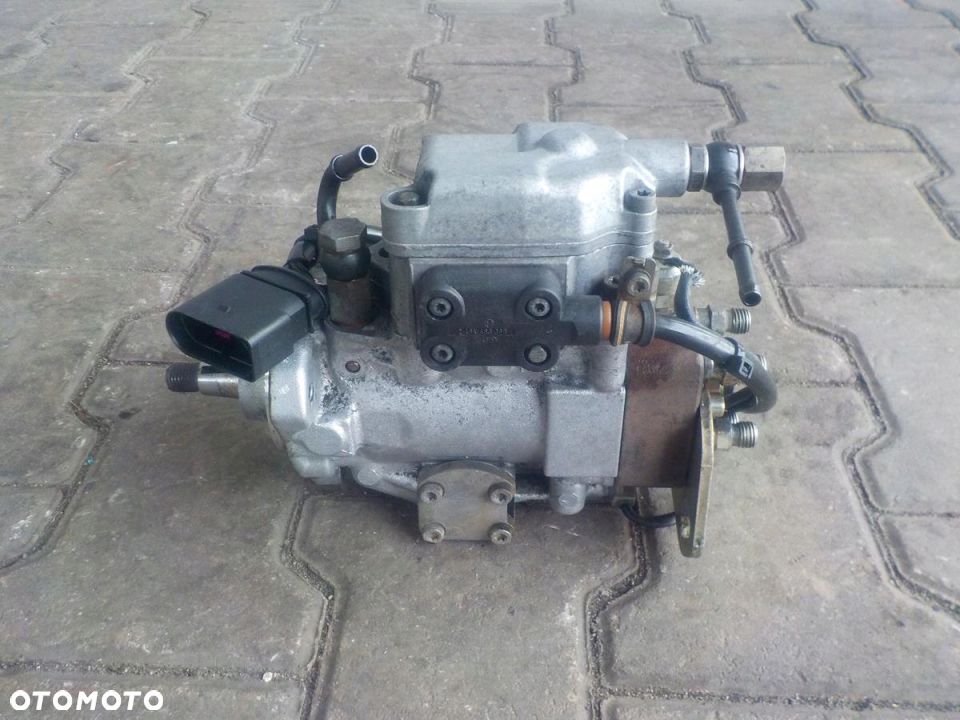 VW T4 LT 2.5 TDI POMPA WTRYSKOWA 10PIN 074130115B - 1