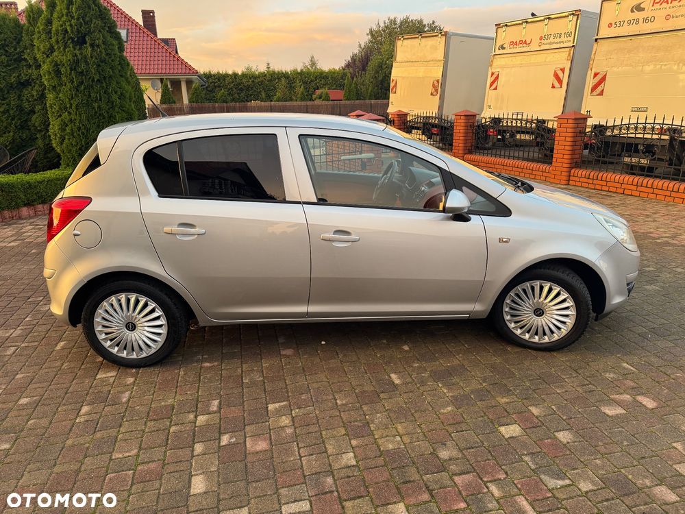 Opel Corsa 1.2 16V Cosmo - 8