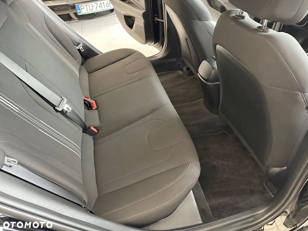Hyundai Elantra ver-1-6-style-premiere - 8