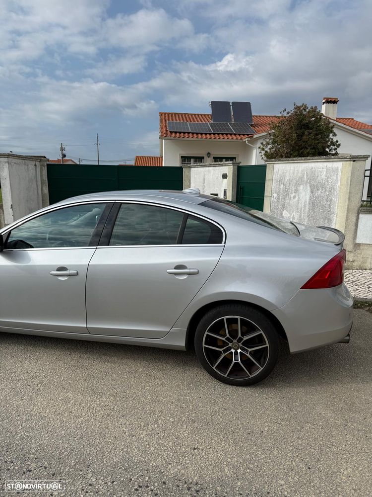 Volvo S60 2.0 D3 Momentum - 4