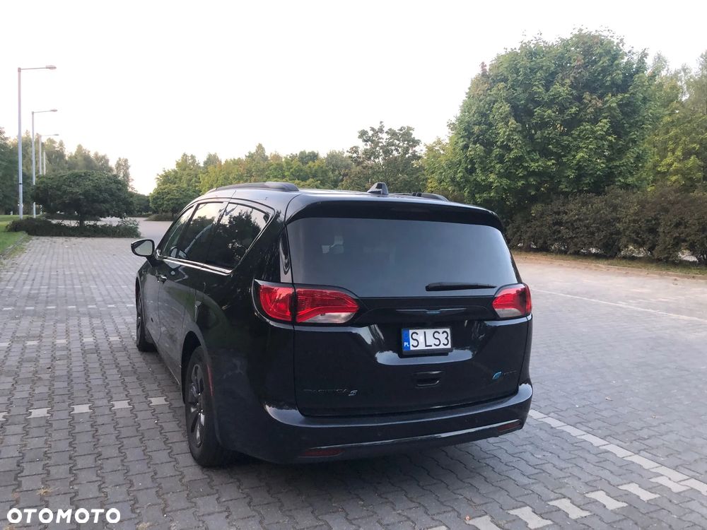 Chrysler Pacifica - 5