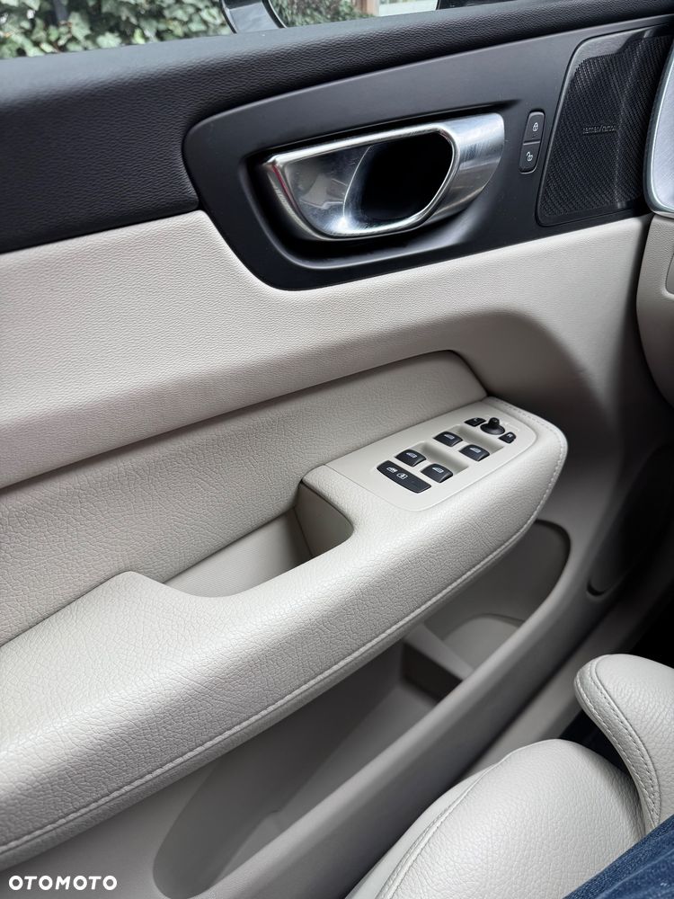 Volvo XC 60 D4 Momentum Pro - 9