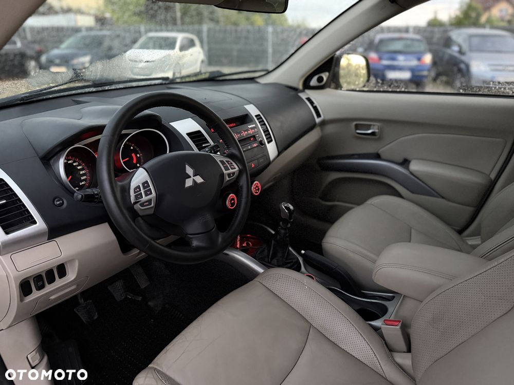 Mitsubishi Outlander - 7