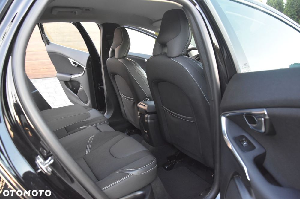 Volvo V40 D2 Drive-E Momentum - 16