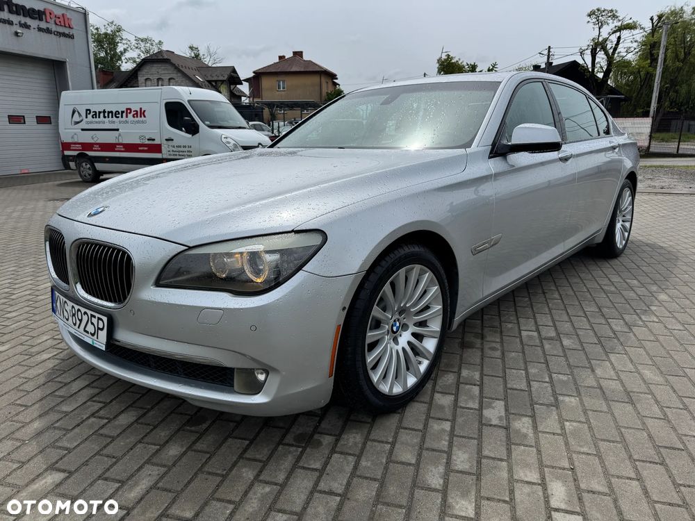 BMW Seria 7 750Li - 1