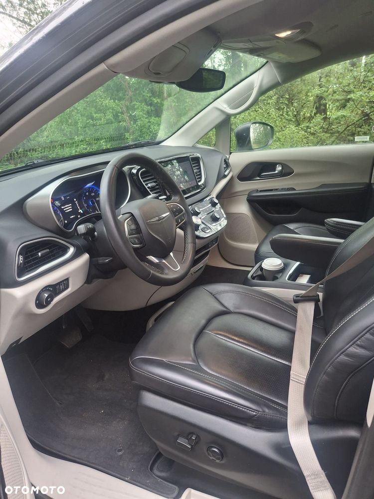 Chrysler Pacifica - 11