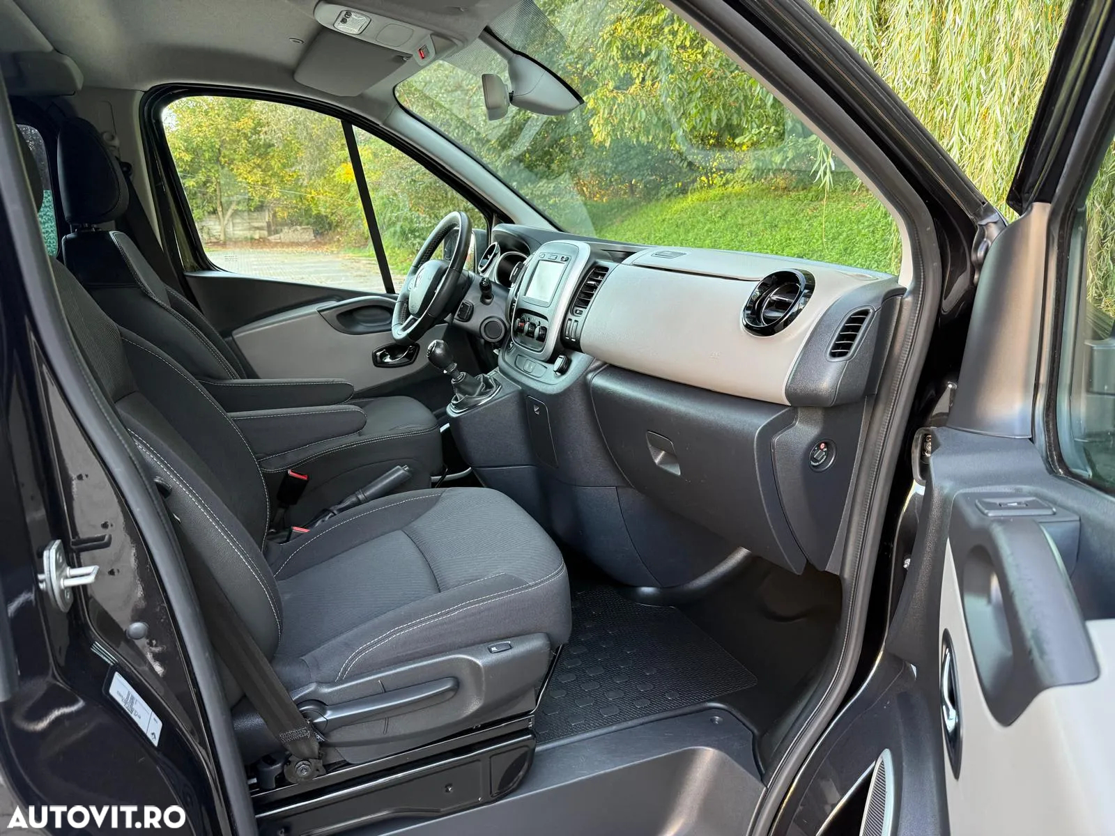 Renault Trafic Combi L2H1 1.6 dCi TT 145 7+1 Expression Plus - 19