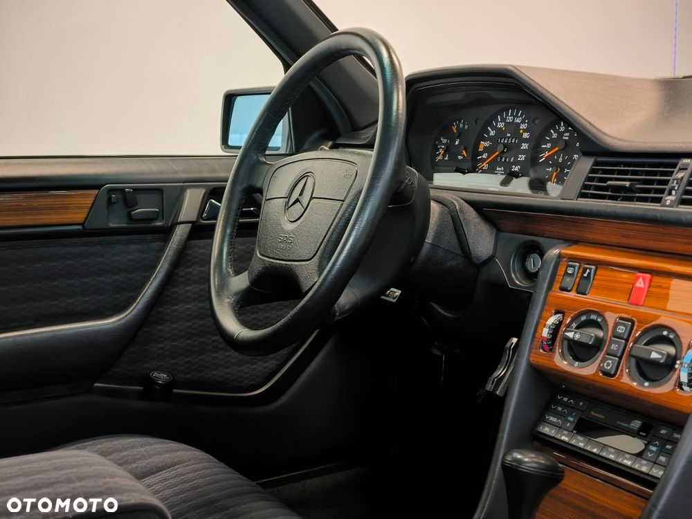 Mercedes-Benz W124 (1984-1993) - 21