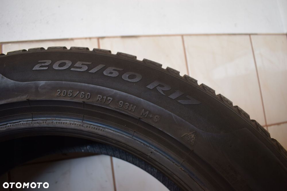 R17 205/60 Pirelli Sottozero 3 * - 6