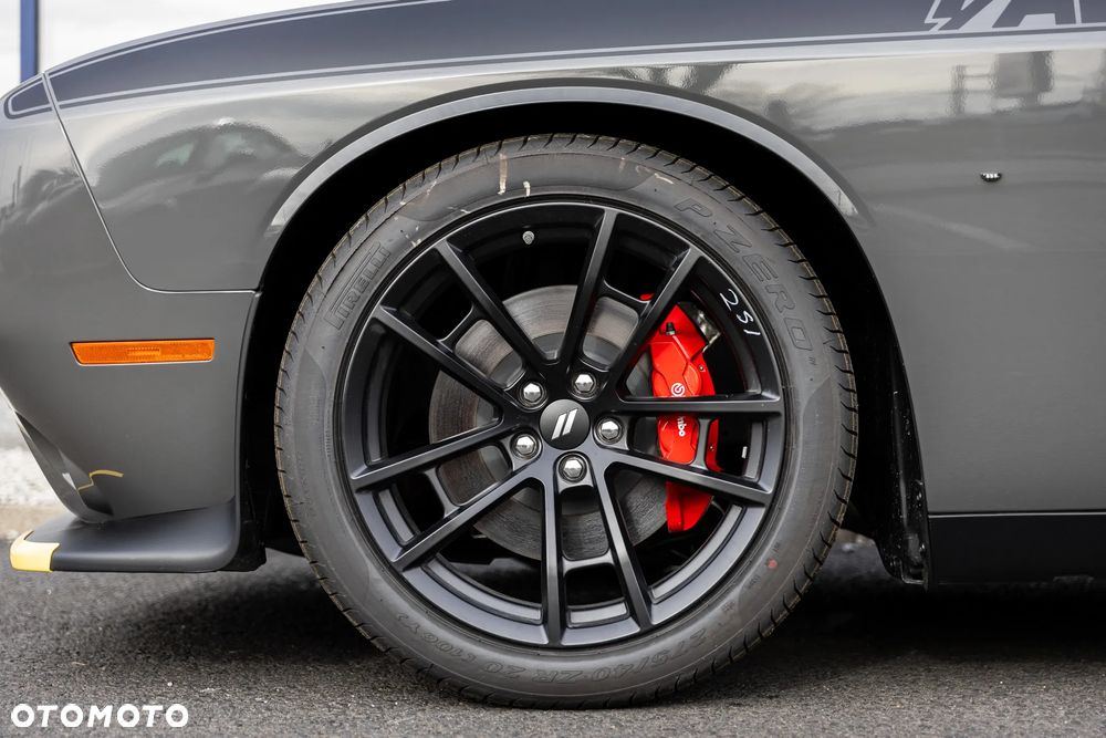 Dodge Challenger - 11