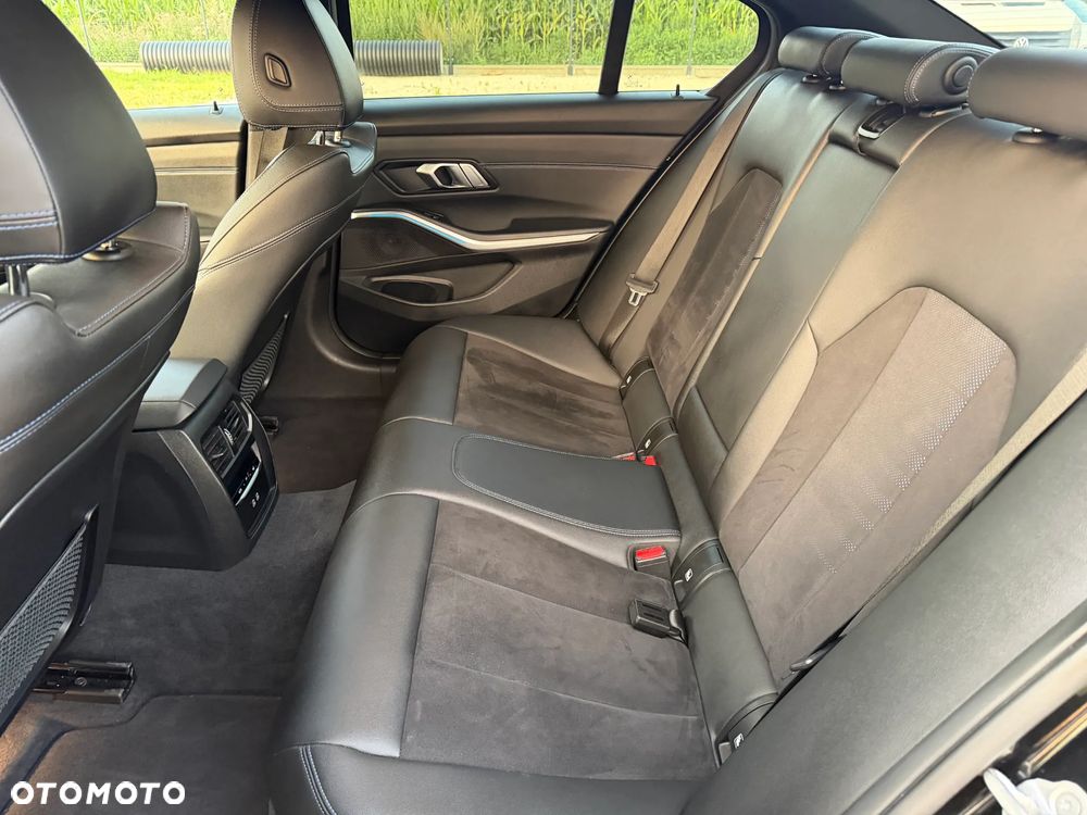 BMW Seria 3 320d xDrive mHEV M Sport - 17