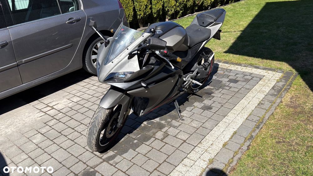 Yamaha YZF - 1