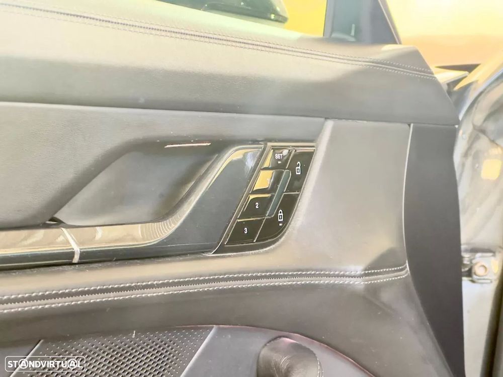 Porsche Taycan 4S - 13