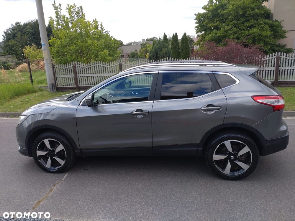 Nissan Qashqai 1.6 dCi Xtronic TEKNA - 2