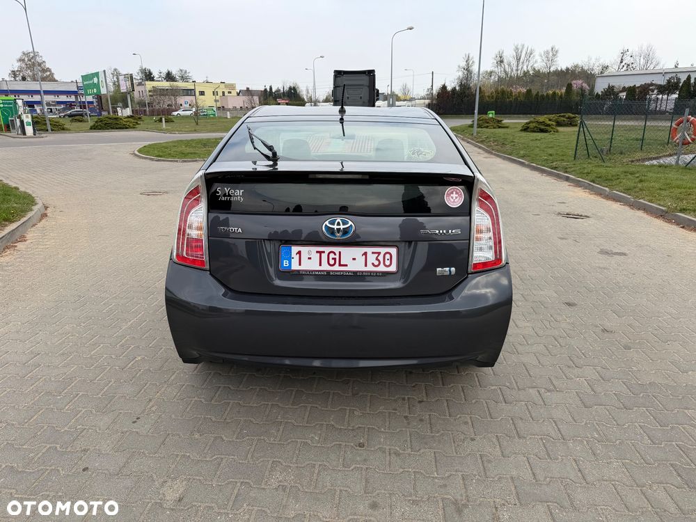 Toyota Prius 1.8 HSD Premium - 6