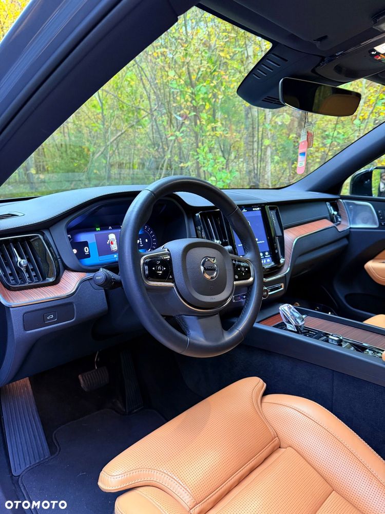 Volvo XC 60 B5 B AWD Ultimate Dark - 18