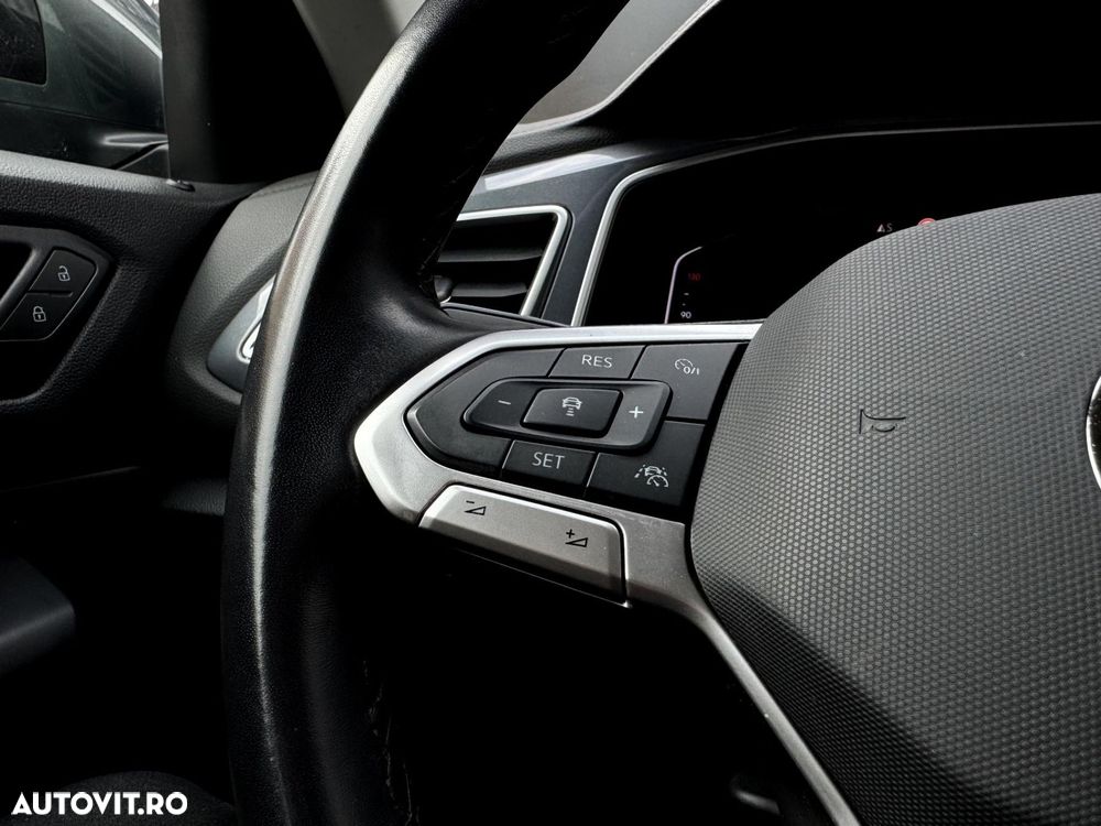 Volkswagen T-Roc - 11