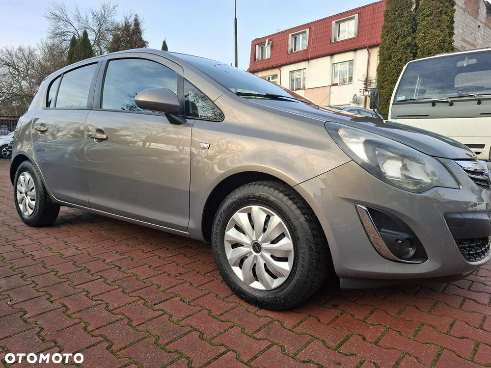 Opel Corsa 1.2 16V Essentia - 2