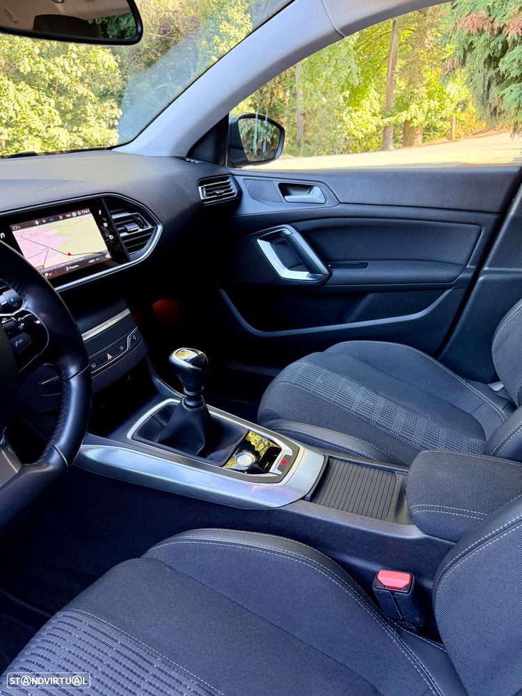 Peugeot 308 1.2 PureTech Allure - 13