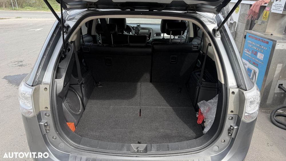 Mitsubishi Outlander 2.2L DI-D 6AT 4WD Intense+ A04 - 18