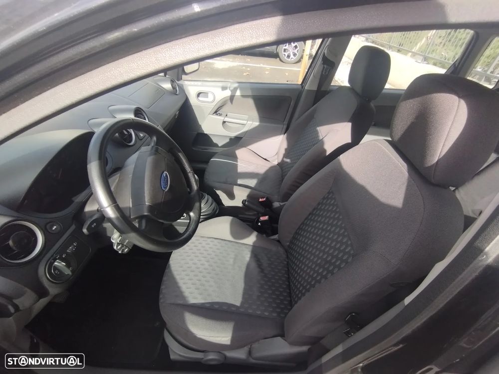 Ford Fiesta 1.4 Ghia - 4