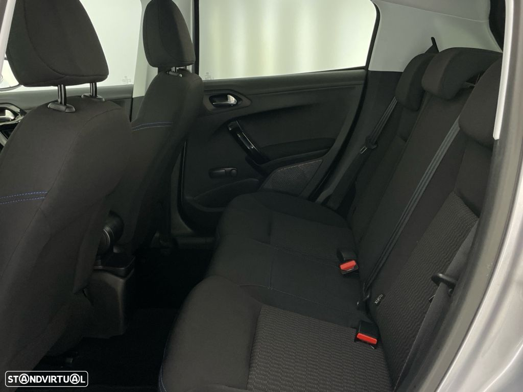 Peugeot 208 1.2 PureTech Active - 12