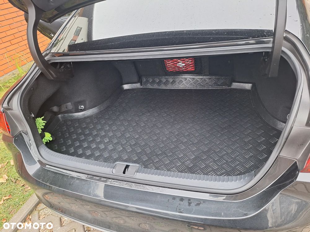 Lexus ES 300h Style Edition - 9