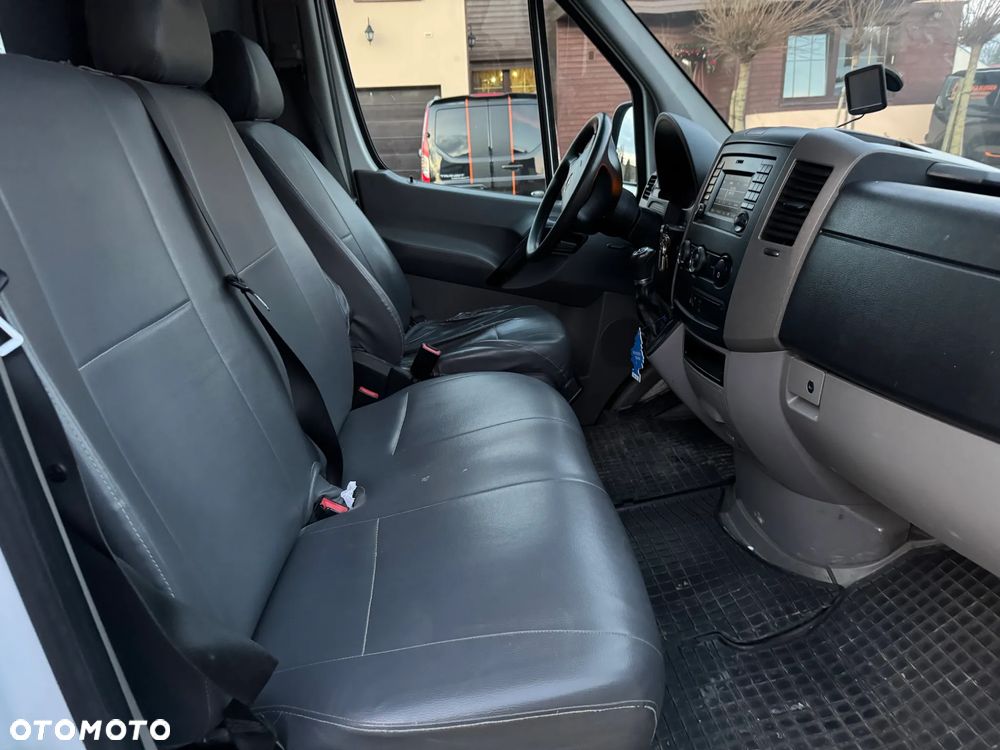 Mercedes-Benz Sprinter - 13