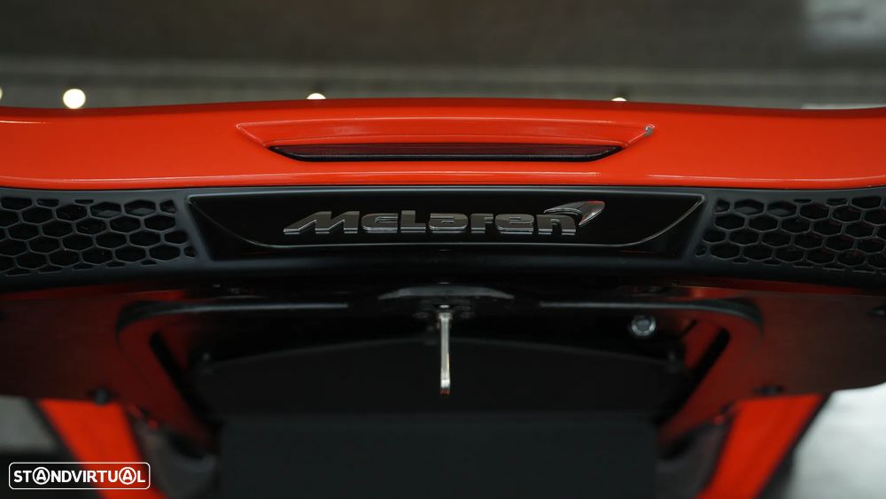 McLaren GT 4.0 Twin-Turbo V8 - 16