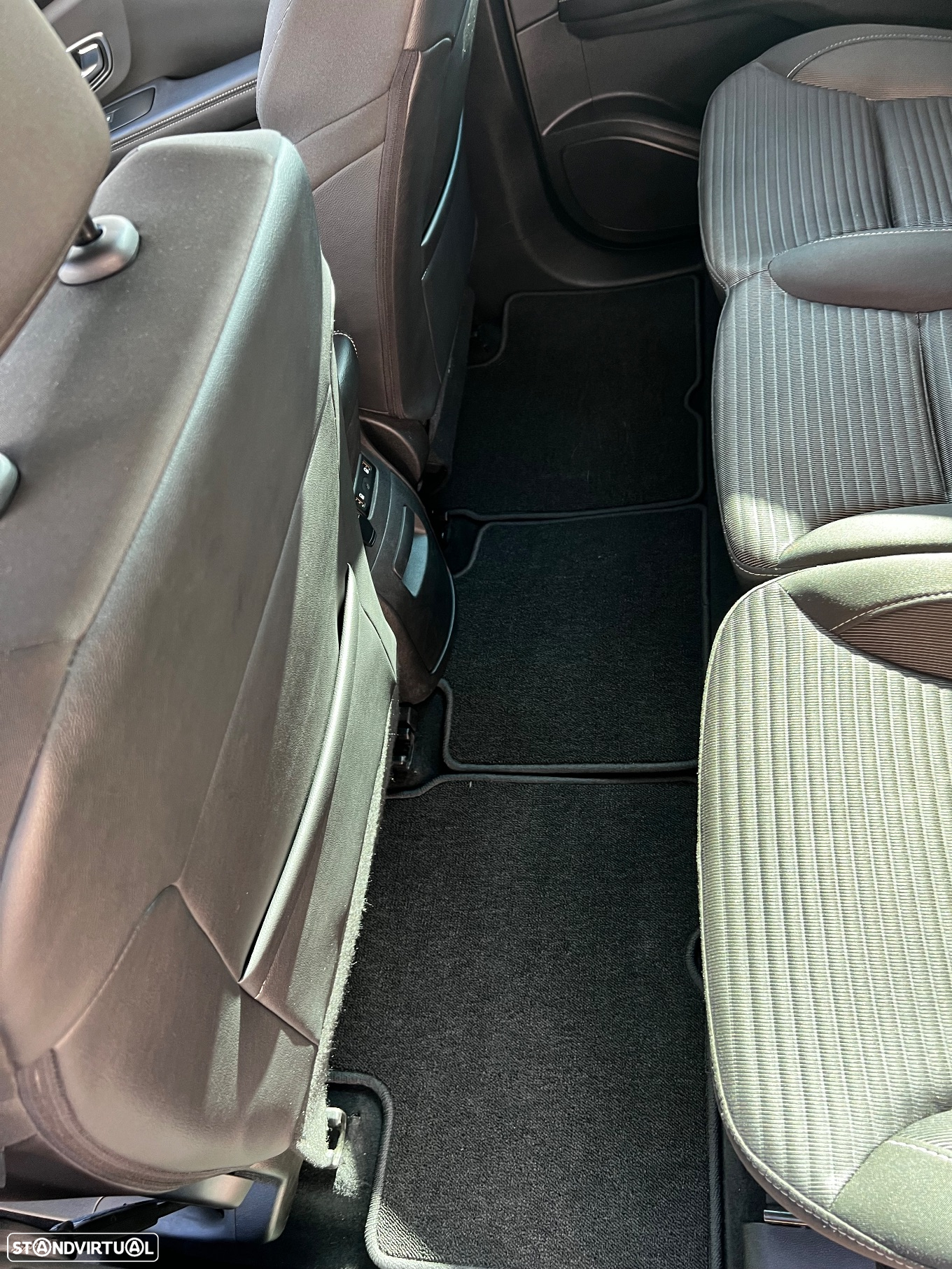 Renault Grand Scénic BLUE dCi 120 EDC LIMITED - 13