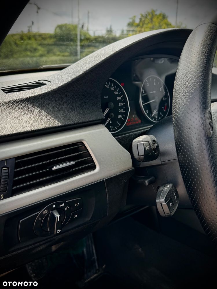 BMW Seria 3 318i - 12