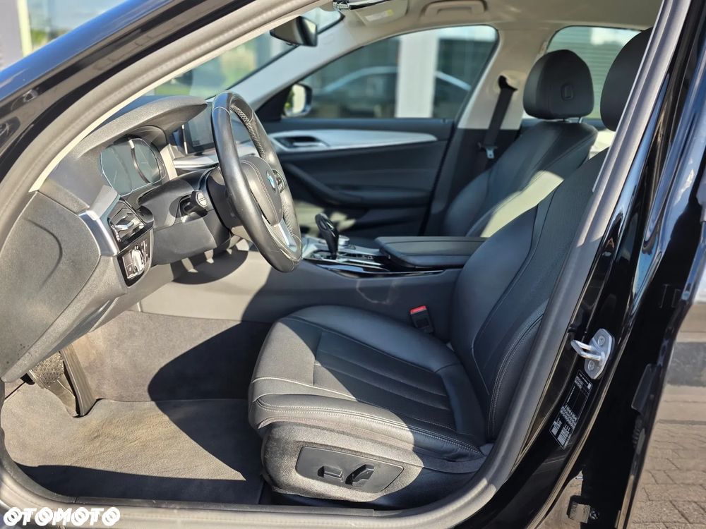 BMW Seria 5 520i GPF Business Edition sport - 24