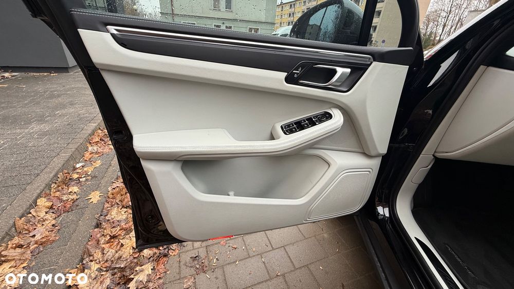 Porsche Macan T - 10