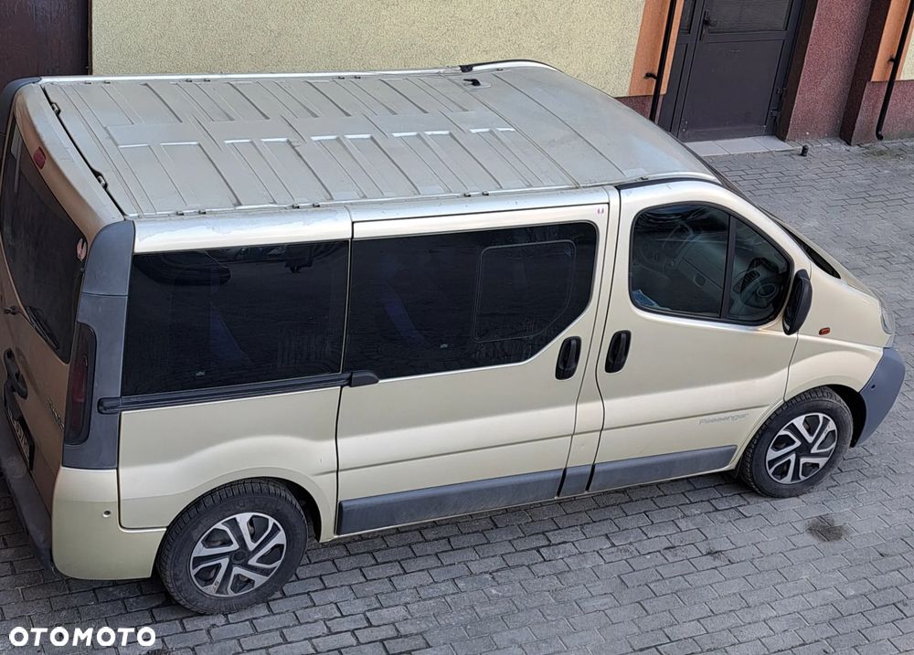 Renault Trafic Passenger - 13