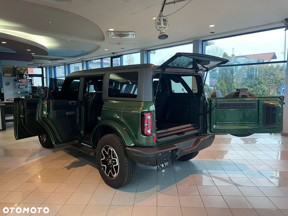 Ford Bronco - 10