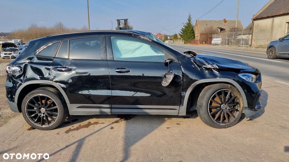 Mercedes-Benz GLA 200 d 4Matic 8G-DCT AMG Line - 4