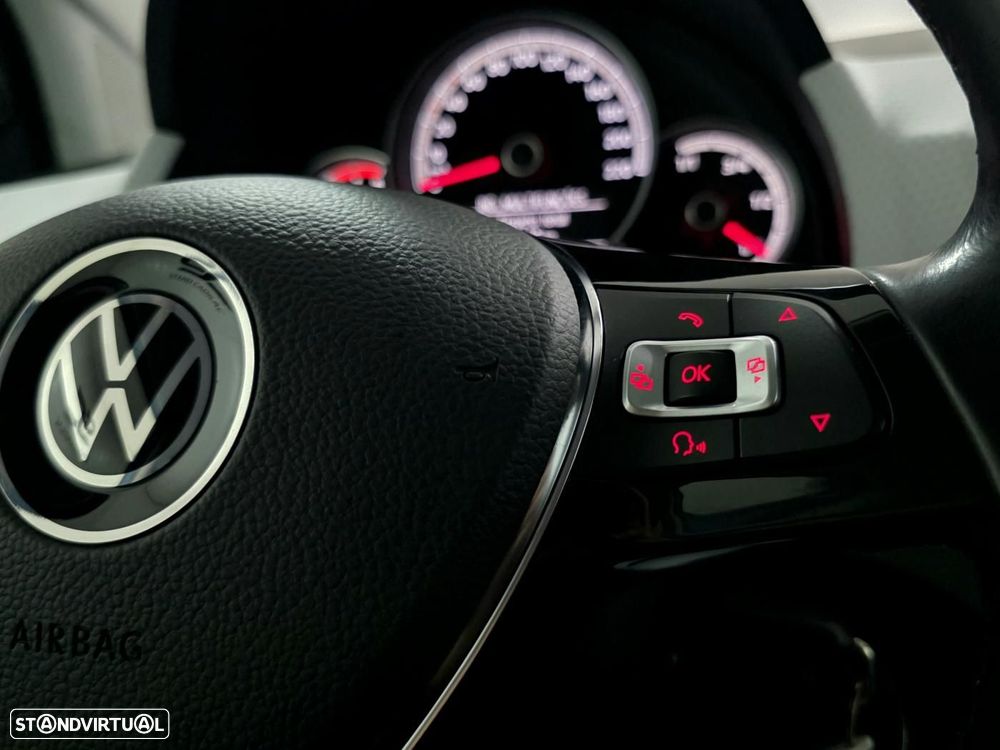 VW Up! 1.0 Move Color - 21