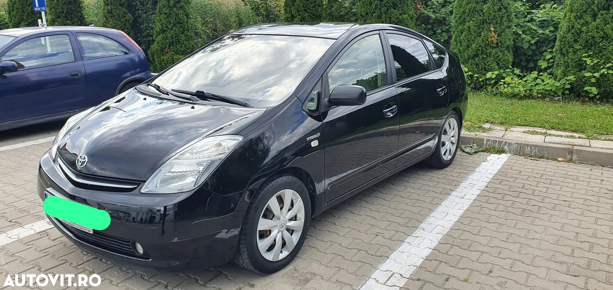 Toyota Prius (Hybrid) Sol - 2