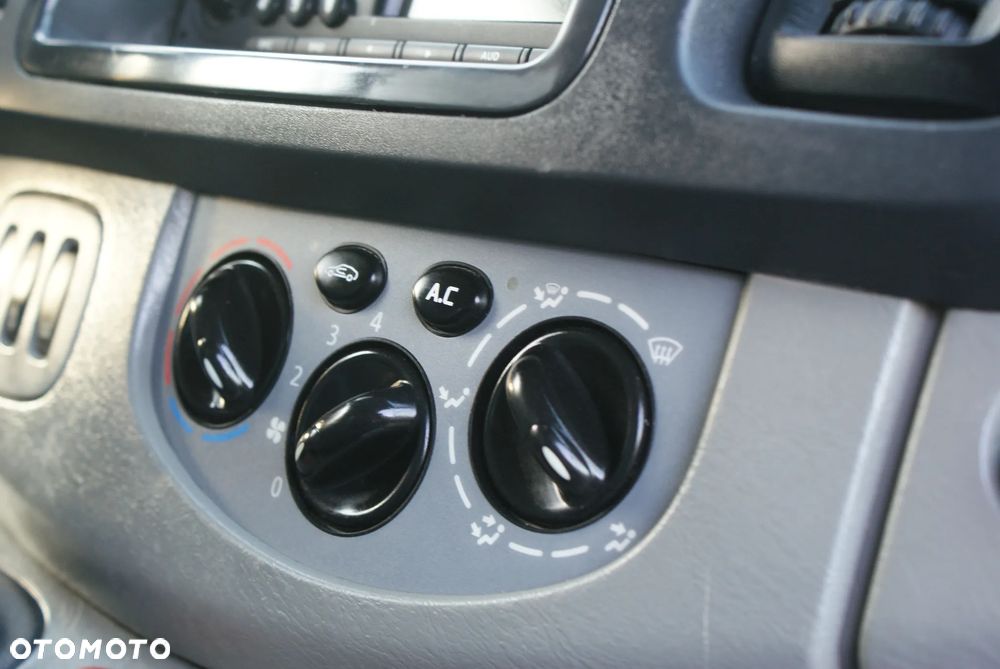 Opel Vivaro - 11