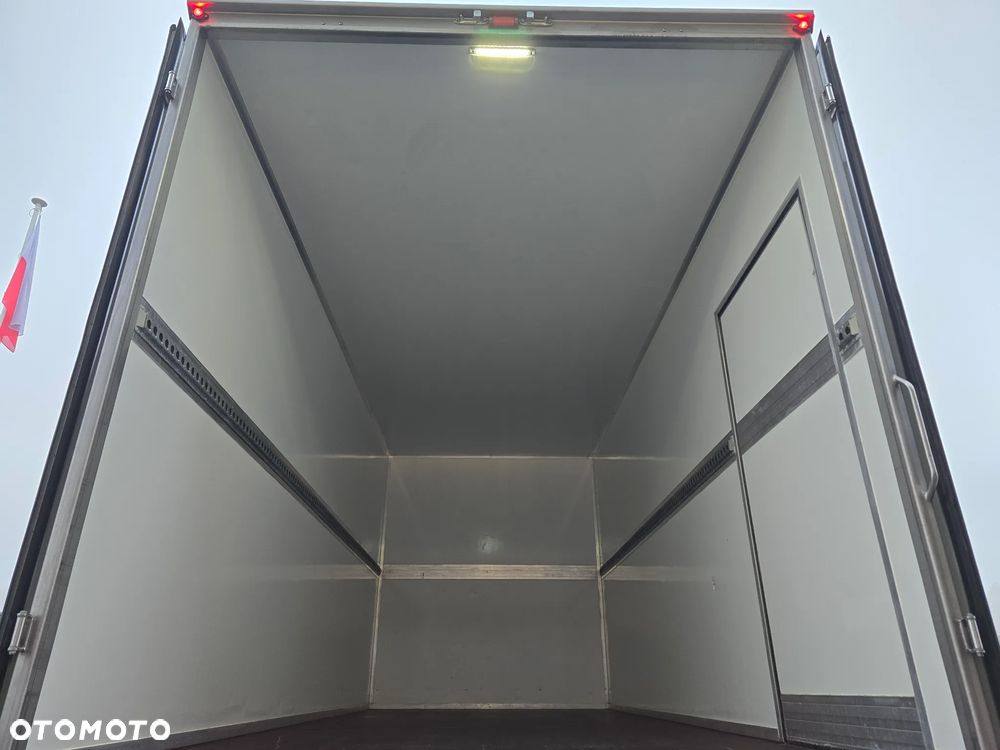 Iveco DAILY DAILY 50C16 KONTENER IZOTERMICZNY 10PALET 4,91cmDługi  2,11cmSzeroki  2,31cmWysoki  SALON PL 106 Tyś km STAN JAK NOWY NA GWARANCJI TEMPOMAT FOTEL PNEŁMATYCZNY KLIMATYZACJA AUTOMATYCZNA - 15