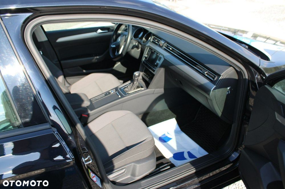 Volkswagen Passat - 31