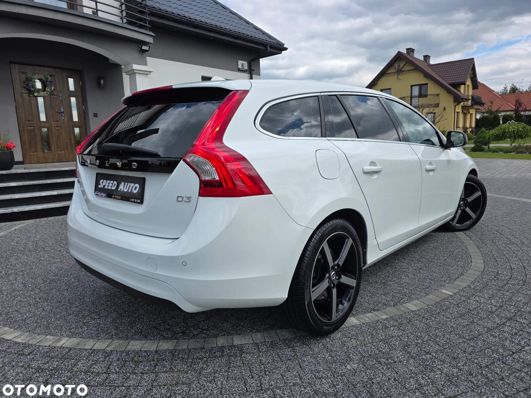 Volvo V60 D3 Drive-E Momentum - 6