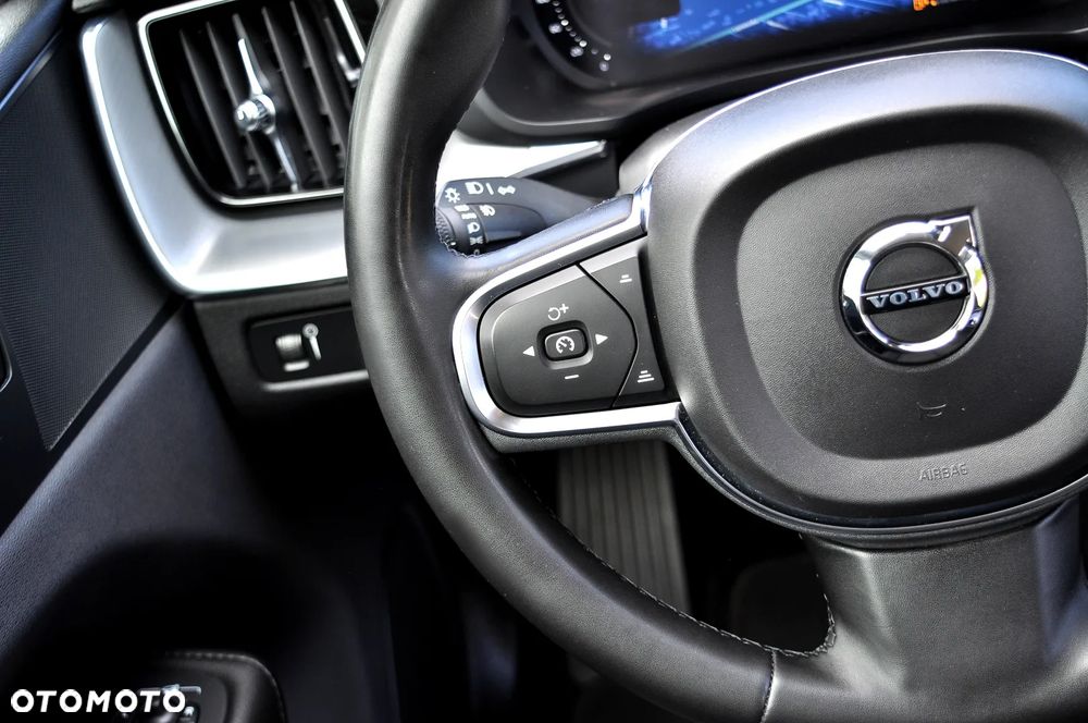Volvo XC 60 B4 B Geartronic Momentum Pro - 25